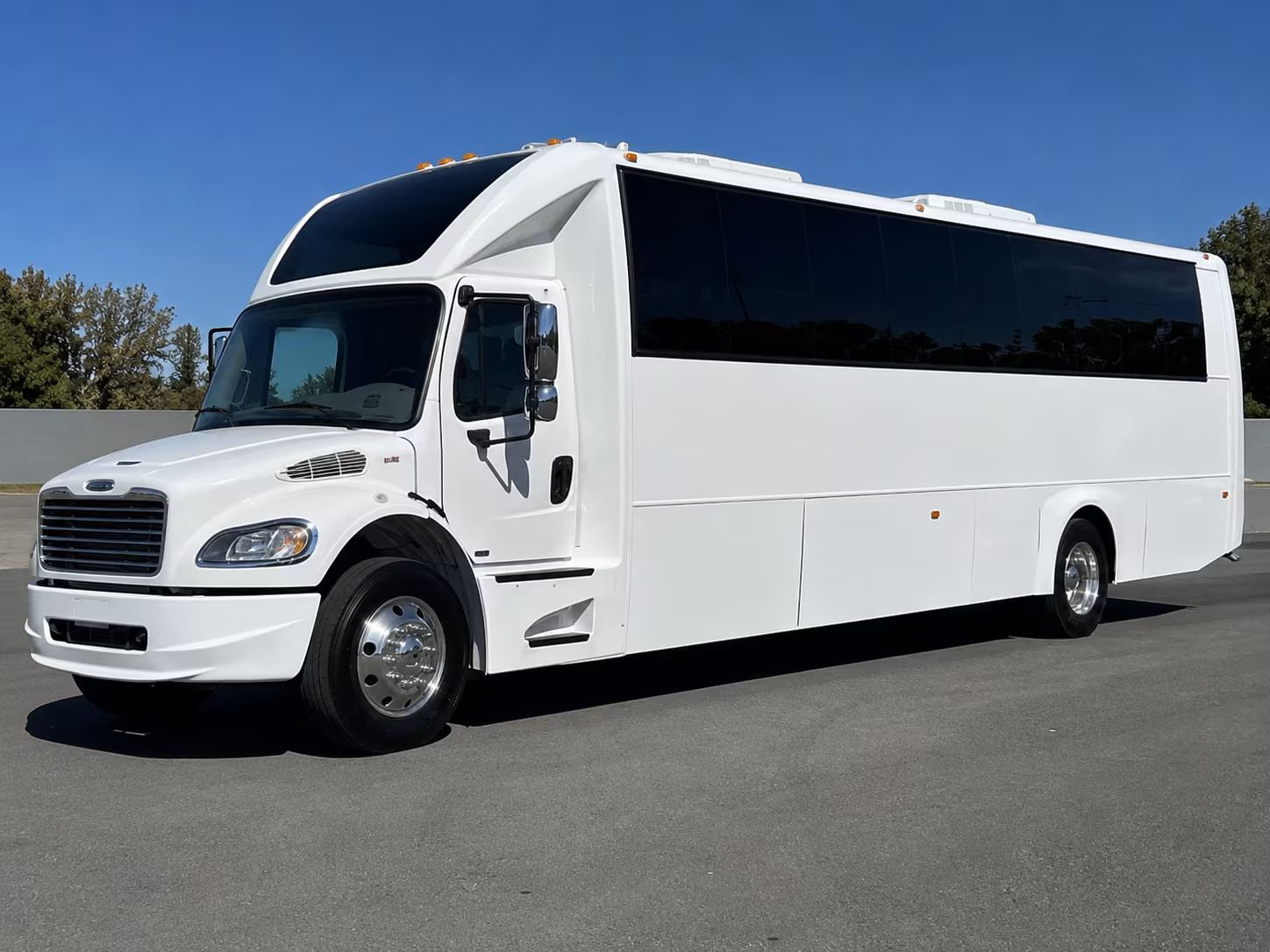 busrentalbonitasprings com lets you compare party buses and charter buses for any bonita springs show night